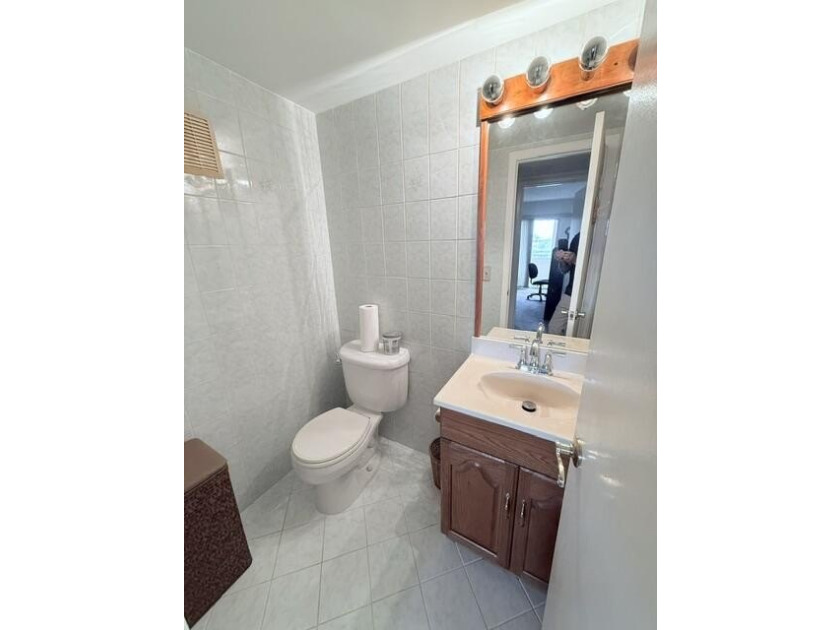Welcome to this charming two-bedroom, one-and-a-half-bath - photo 16