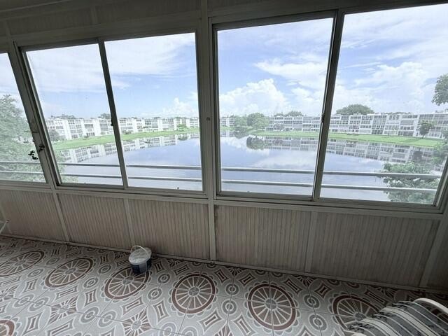 Welcome to this charming two-bedroom, one-and-a-half-bath - photo 17