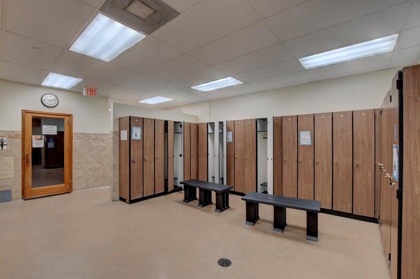 Welcome to this charming two-bedroom, one-and-a-half-bath - photo 43