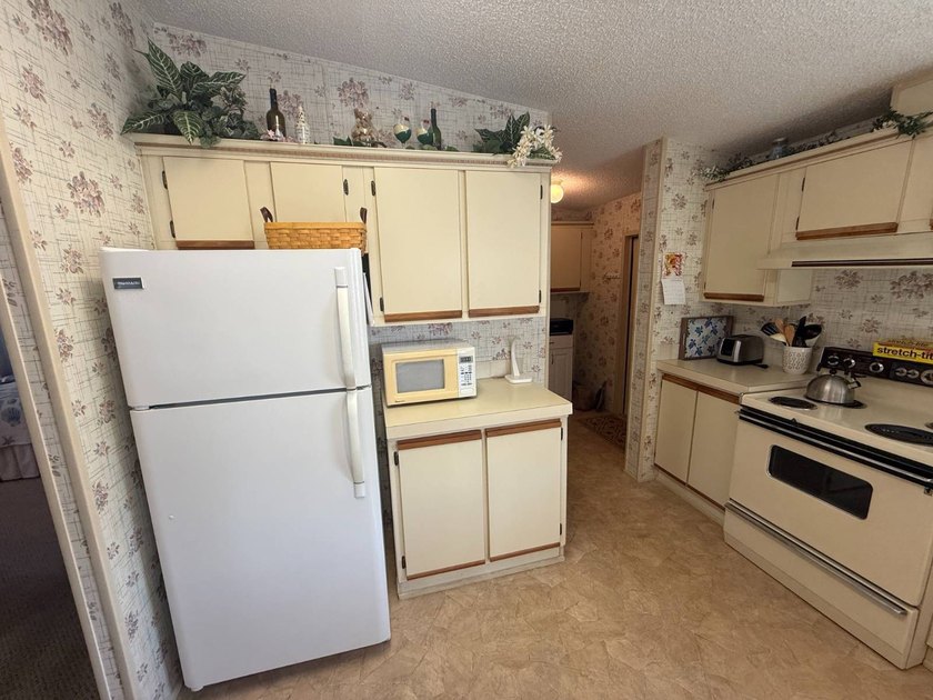 This well cared for home is located on an interior lot and is - photo 12