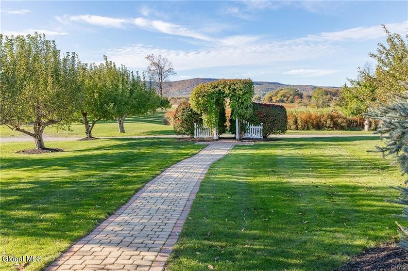 An extraordinary offering in the heart of the Helderberg - photo 13