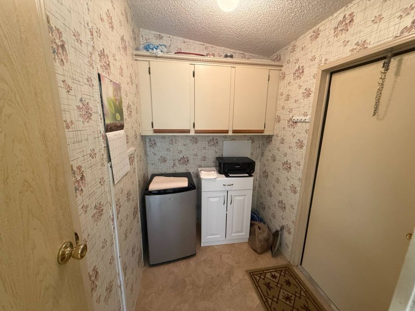 This well cared for home is located on an interior lot and is - photo 13