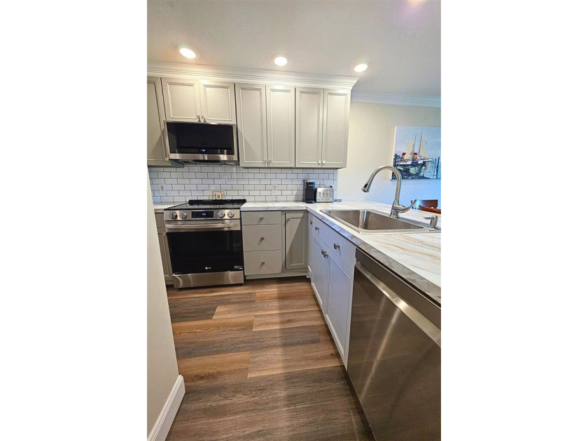 Enjoy convenient one-floor living in this recently renovated - photo 5