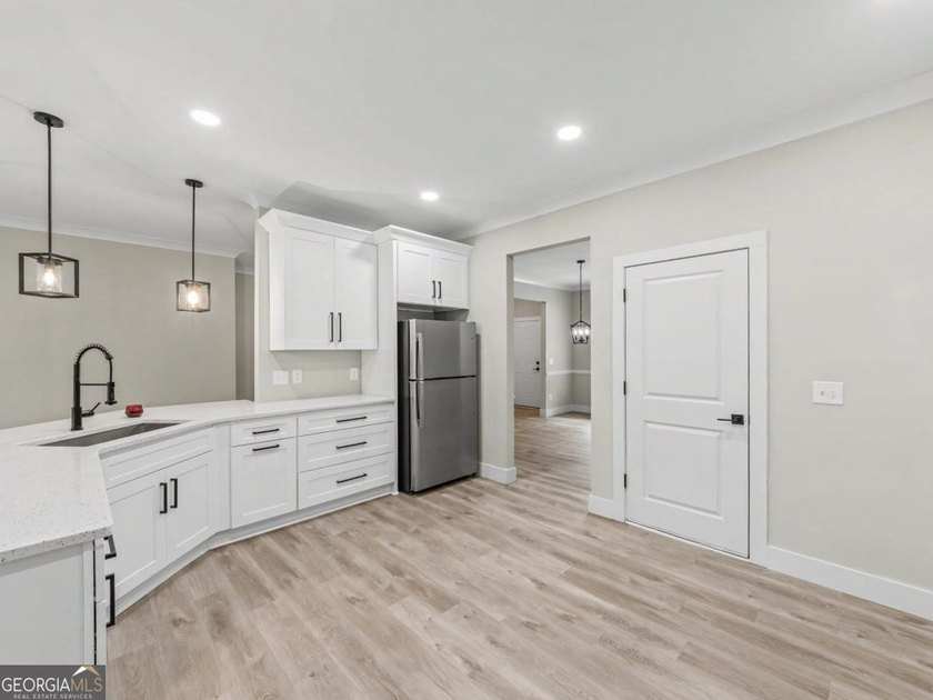 Step into modern elegance in this stunning newly built stepless - photo 7