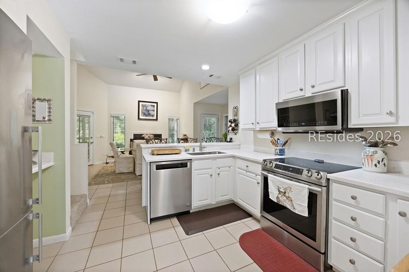 No HOA and MINUTES away from Historic Old Town Bluffton! The - photo 11
