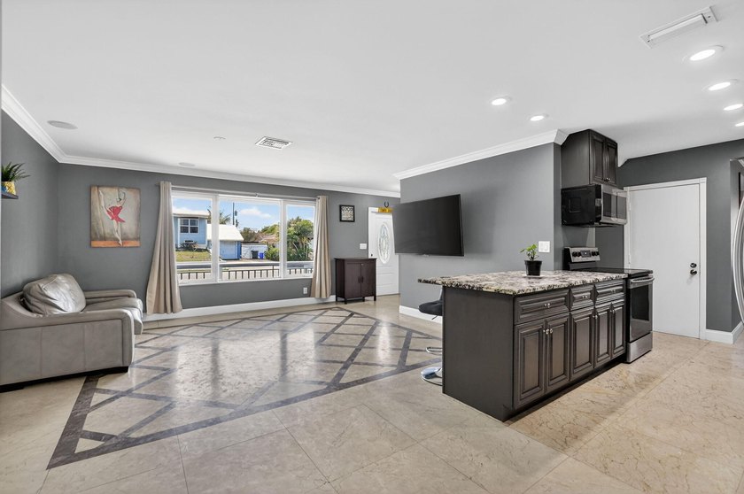 Exceptional 3BR/2BA home (2,332 sqft) in Boca with A-rated - photo 13