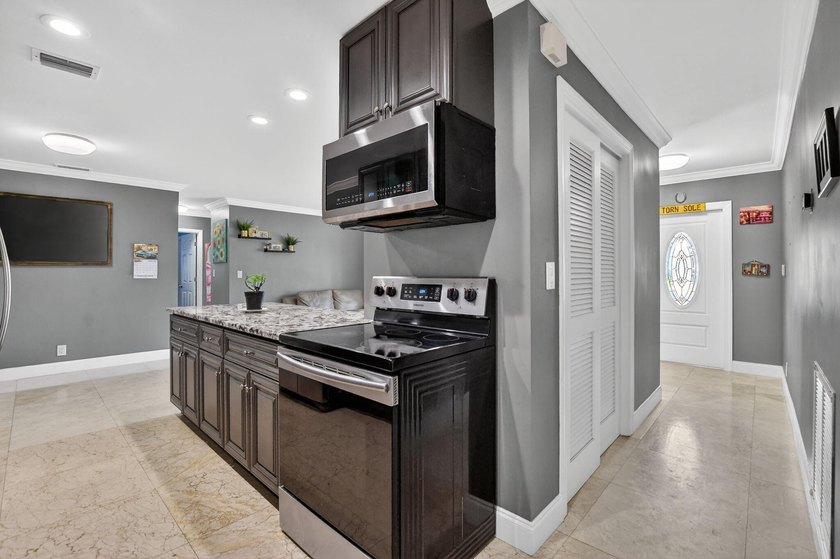 Exceptional 3BR/2BA home (2,332 sqft) in Boca with A-rated - photo 16