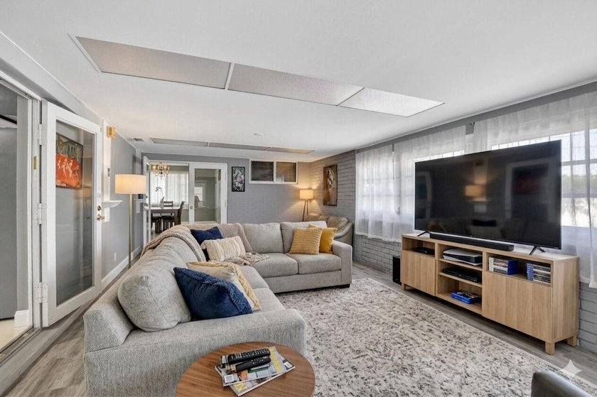 Exceptional 3BR/2BA home (2,332 sqft) in Boca with A-rated - photo 20