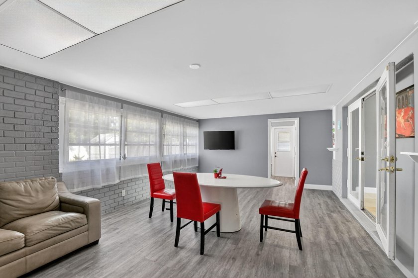 Exceptional 3BR/2BA home (2,332 sqft) in Boca with A-rated - photo 22