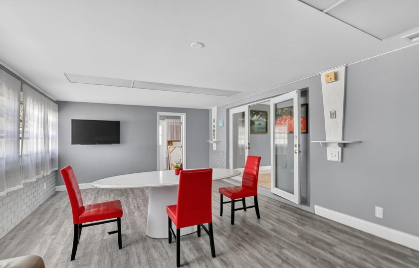 Exceptional 3BR/2BA home (2,332 sqft) in Boca with A-rated - photo 23