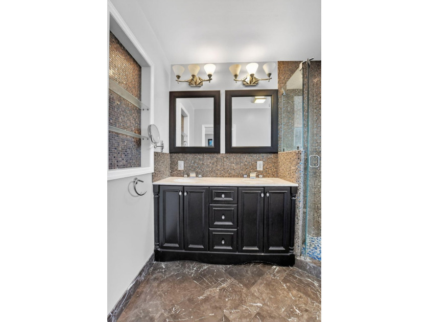 Exceptional 3BR/2BA home (2,332 sqft) in Boca with A-rated - photo 30
