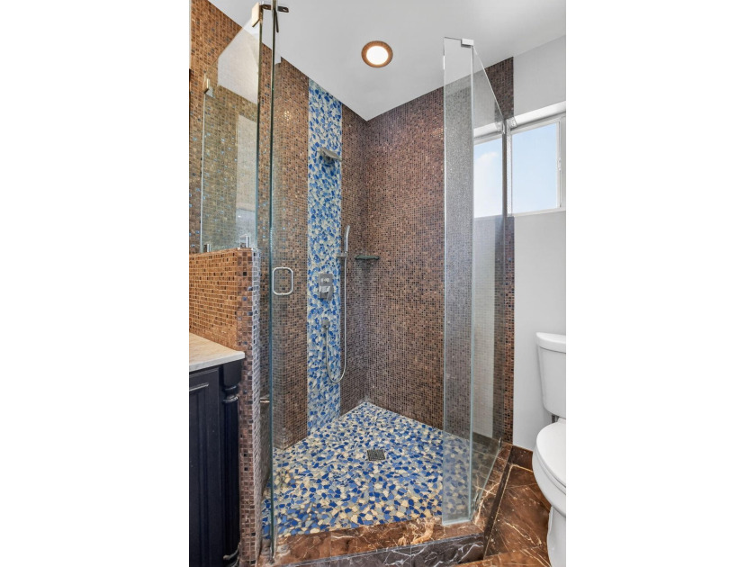 Exceptional 3BR/2BA home (2,332 sqft) in Boca with A-rated - photo 31