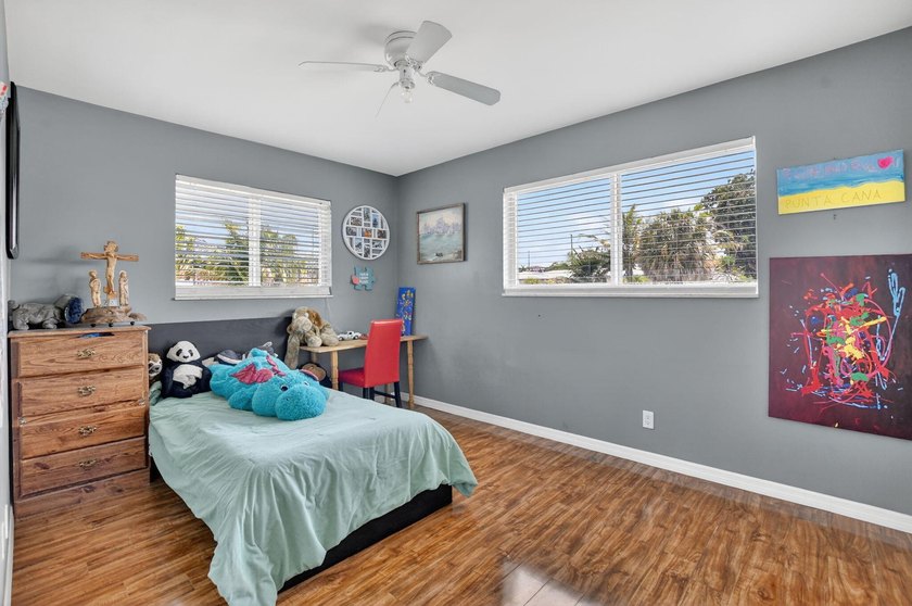 Exceptional 3BR/2BA home (2,332 sqft) in Boca with A-rated - photo 32