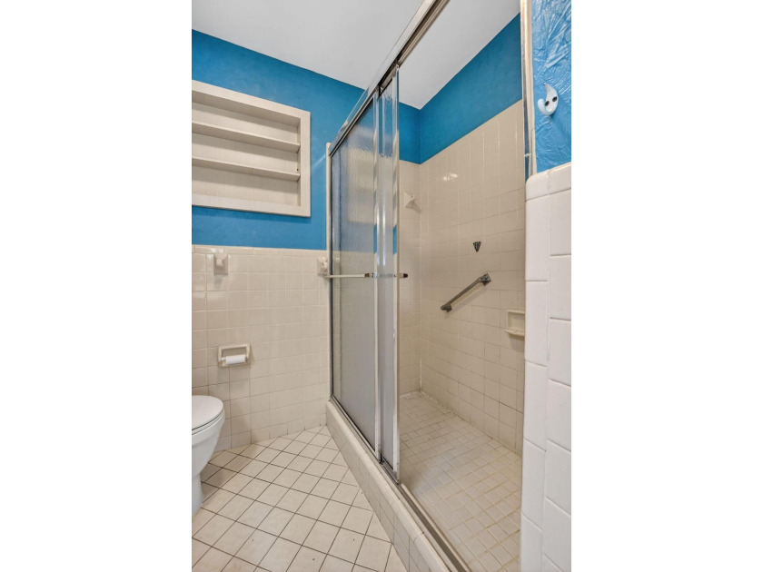 Exceptional 3BR/2BA home (2,332 sqft) in Boca with A-rated - photo 36
