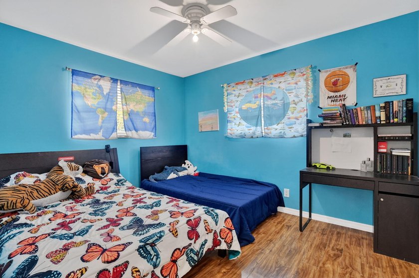 Exceptional 3BR/2BA home (2,332 sqft) in Boca with A-rated - photo 37