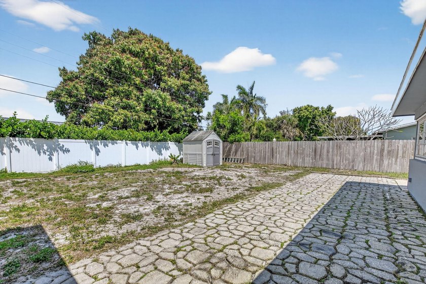Exceptional 3BR/2BA home (2,332 sqft) in Boca with A-rated - photo 42