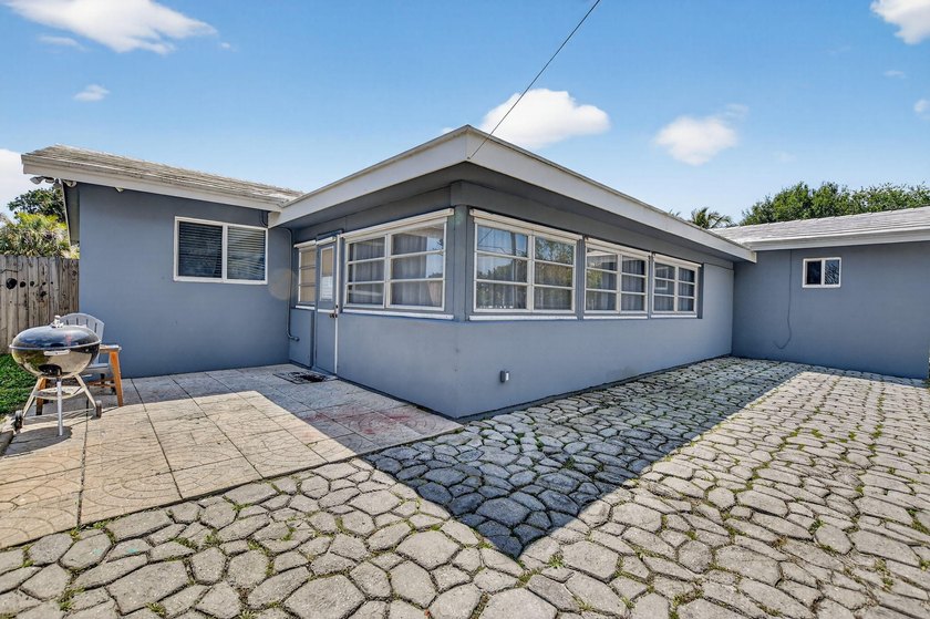 Exceptional 3BR/2BA home (2,332 sqft) in Boca with A-rated - photo 45