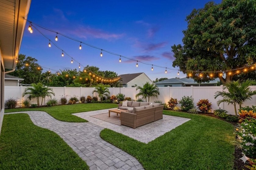 Exceptional 3BR/2BA home (2,332 sqft) in Boca with A-rated - photo 47