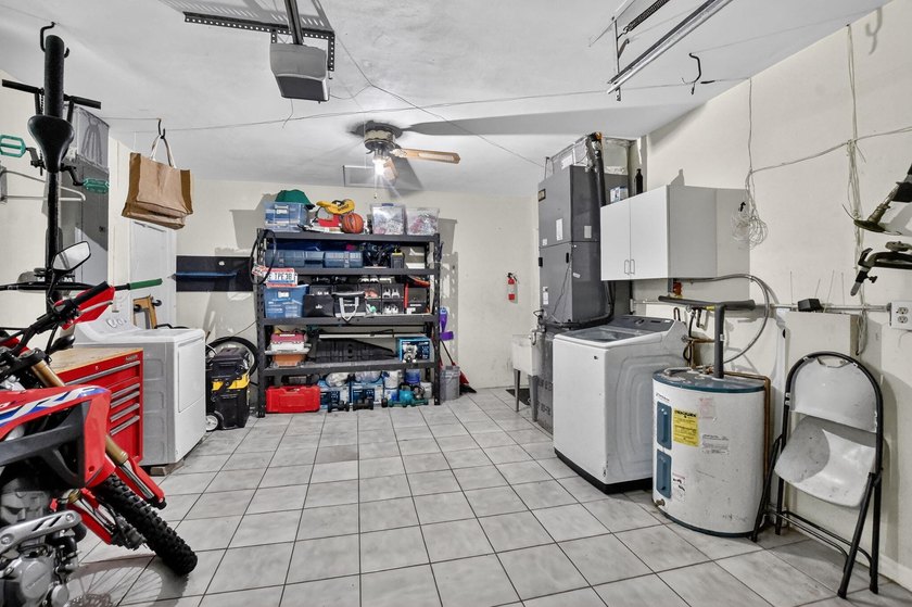 Exceptional 3BR/2BA home (2,332 sqft) in Boca with A-rated - photo 49