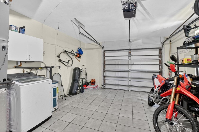 Exceptional 3BR/2BA home (2,332 sqft) in Boca with A-rated - photo 50