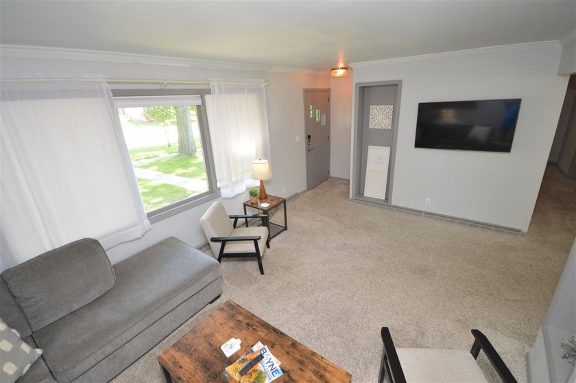 Presenting a spacious 3+ bedroom, 2 bathroom ranch home, ideally - photo 5