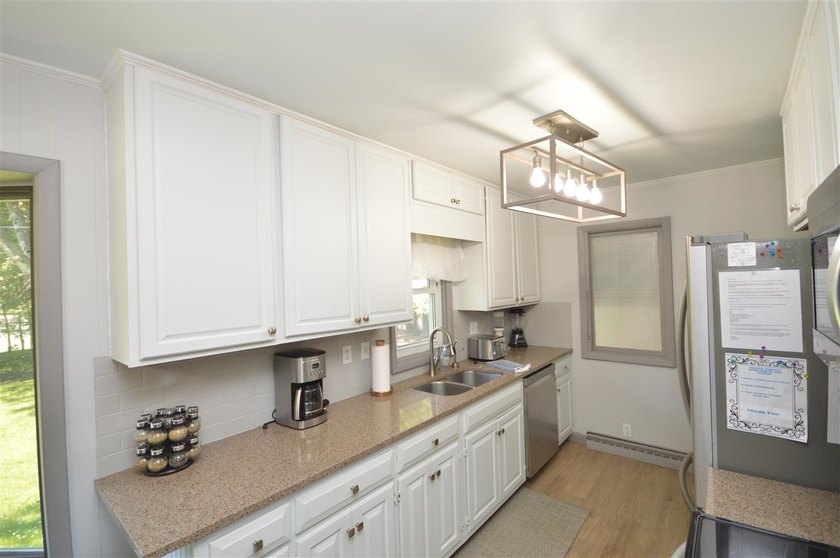 Presenting a spacious 3+ bedroom, 2 bathroom ranch home, ideally - photo 10
