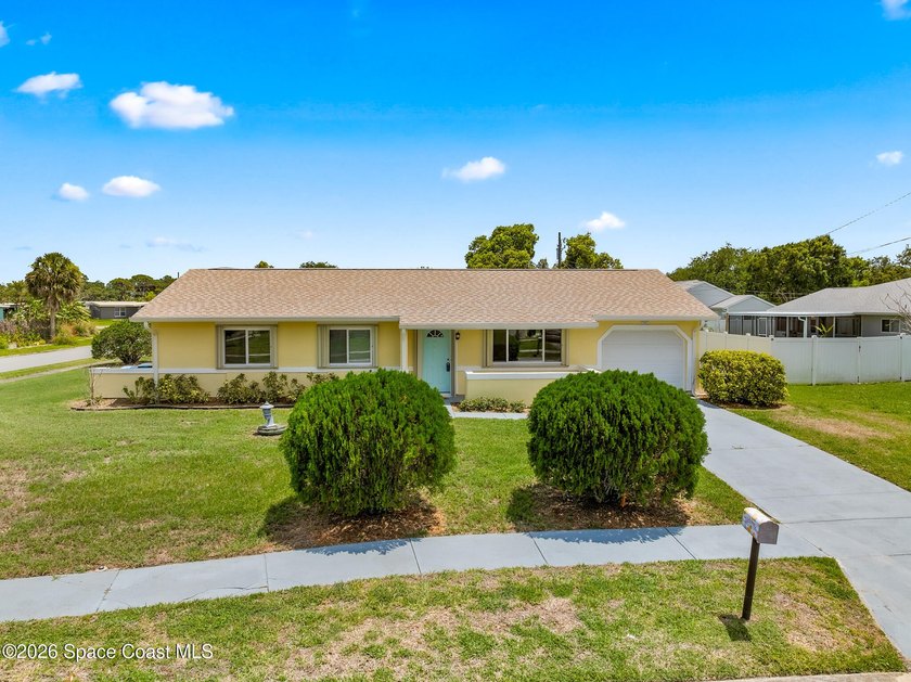 THIS IS A MUST SEE! Extremely Well-Maintained, Remodeled, 3 - photo 3
