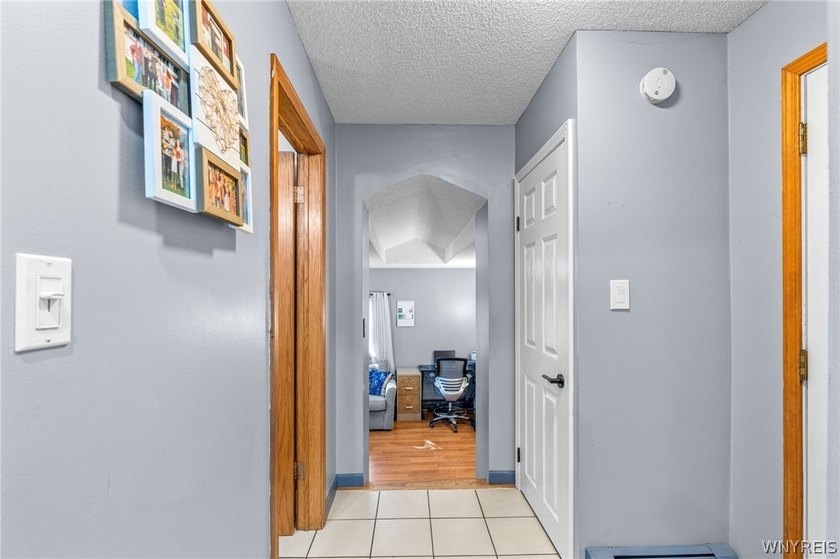 Welcome home to 114 Flohr Avenue! This beautiful 3 bedroom, 2 - photo 12