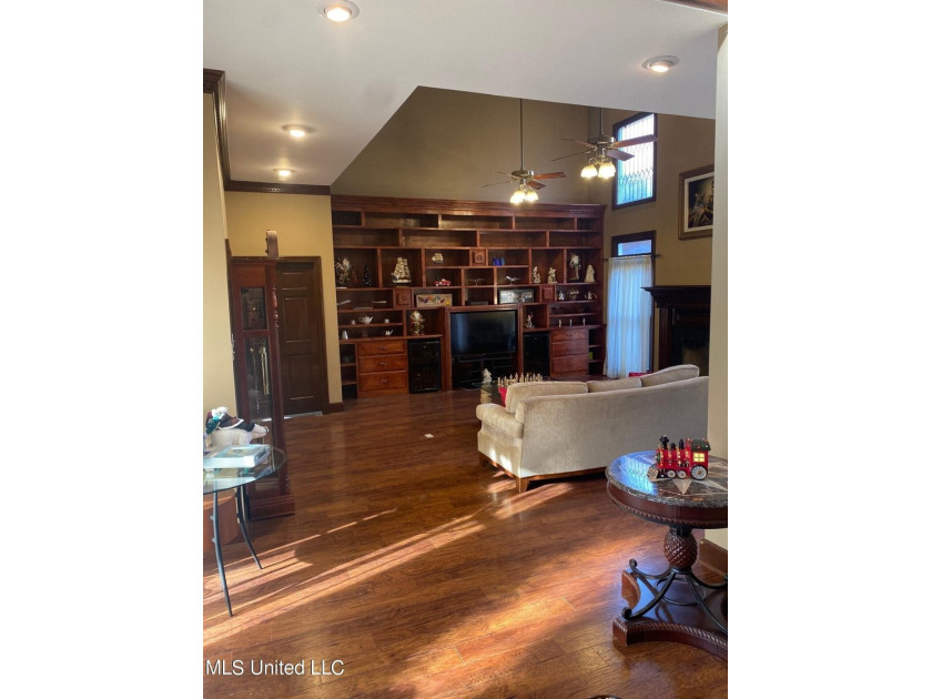 Beautiful Home nestled in the trees on 4.5 acres at the end of a - photo 12