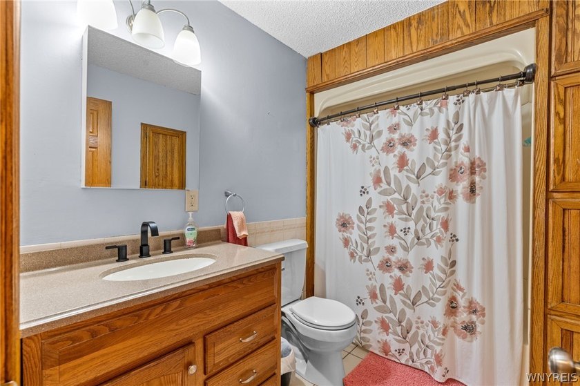 Welcome home to 114 Flohr Avenue! This beautiful 3 bedroom, 2 - photo 16