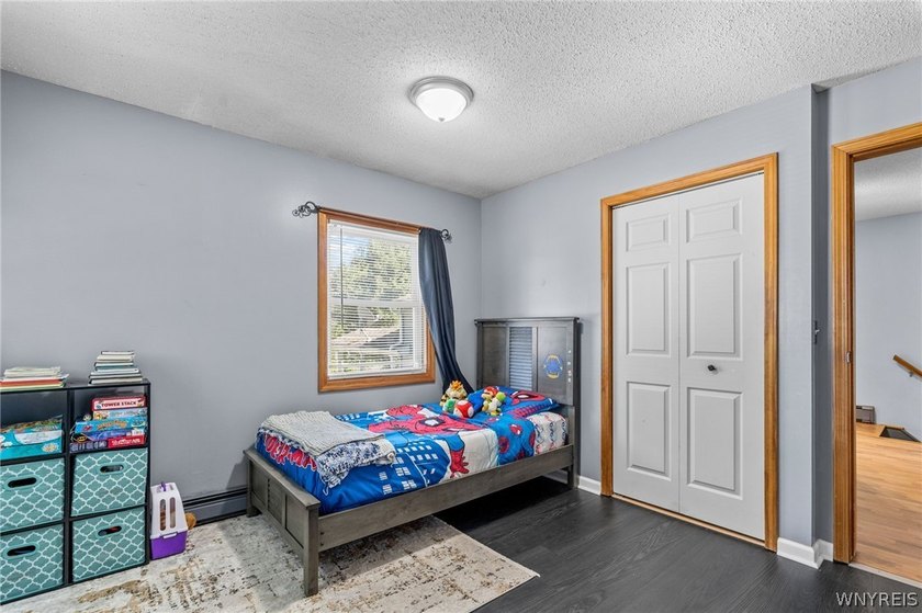 Welcome home to 114 Flohr Avenue! This beautiful 3 bedroom, 2 - photo 20