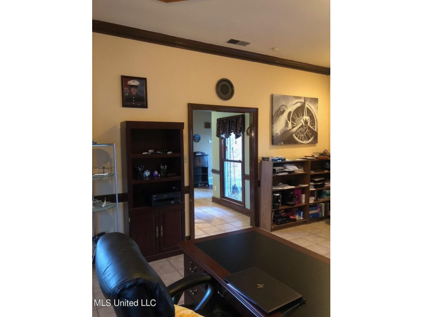 Beautiful Home nestled in the trees on 4.5 acres at the end of a - photo 20