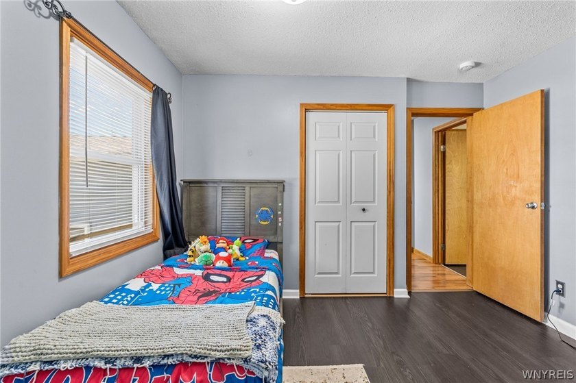 Welcome home to 114 Flohr Avenue! This beautiful 3 bedroom, 2 - photo 21
