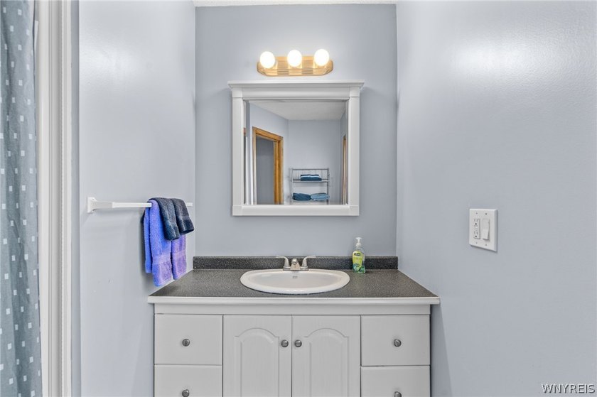 Welcome home to 114 Flohr Avenue! This beautiful 3 bedroom, 2 - photo 23