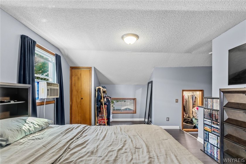 Welcome home to 114 Flohr Avenue! This beautiful 3 bedroom, 2 - photo 28