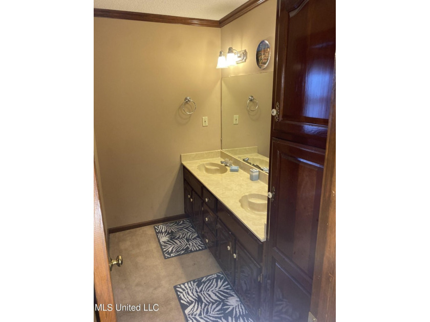 Beautiful Home nestled in the trees on 4.5 acres at the end of a - photo 29