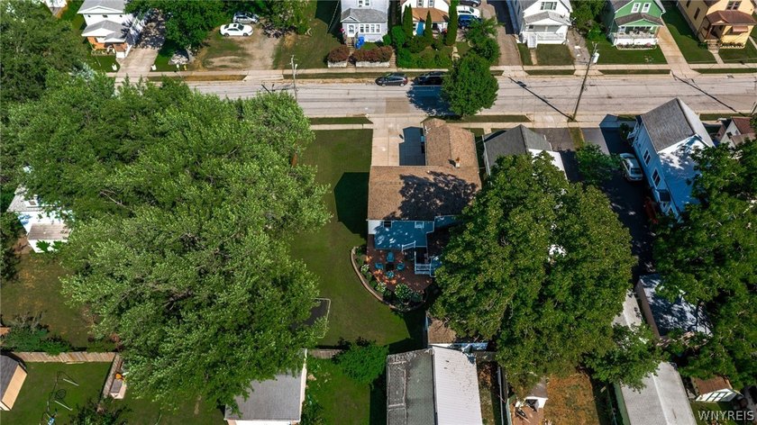 Welcome home to 114 Flohr Avenue! This beautiful 3 bedroom, 2 - photo 32