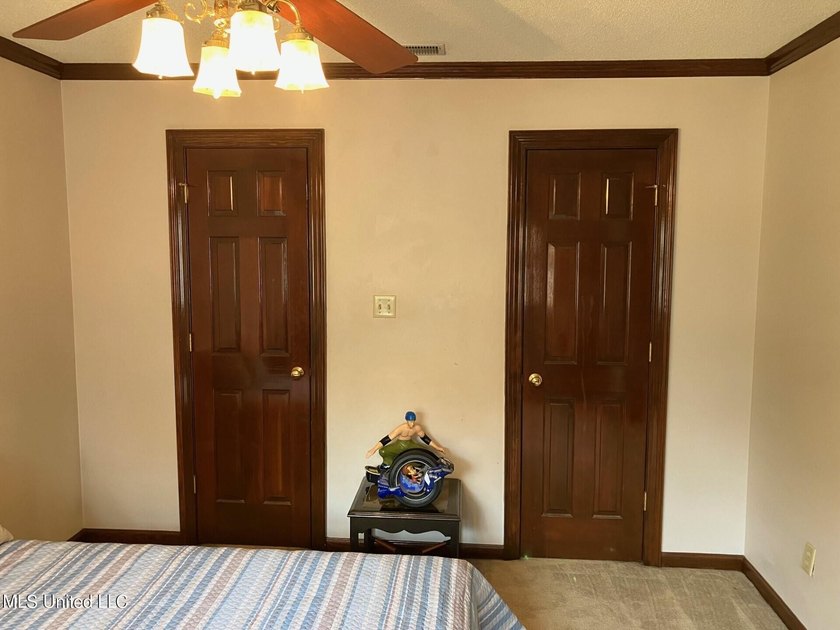 Beautiful Home nestled in the trees on 4.5 acres at the end of a - photo 35