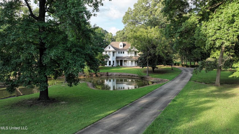 Beautiful Home nestled in the trees on 4.5 acres at the end of a - photo 47