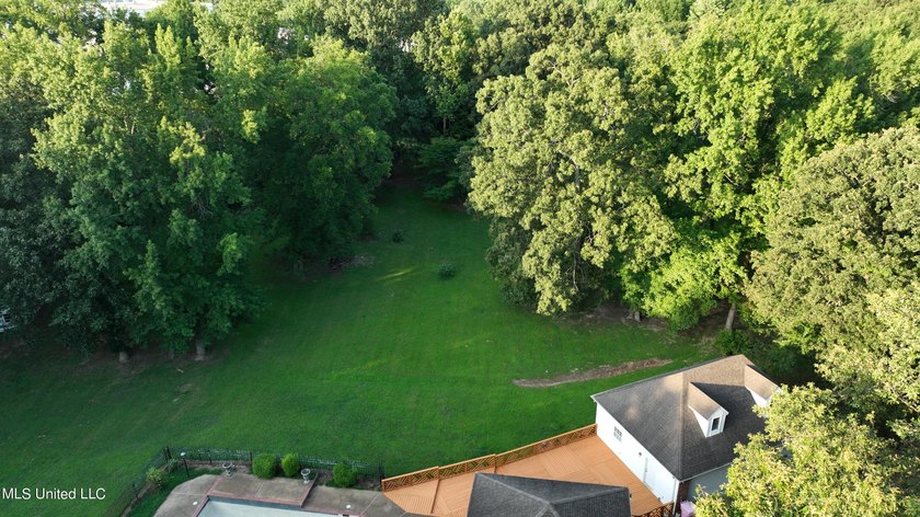 Beautiful Home nestled in the trees on 4.5 acres at the end of a - photo 48