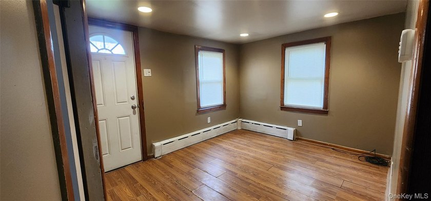 LOW TAXES!! Perfect starter home features 2 bedrooms, full bath - photo 7