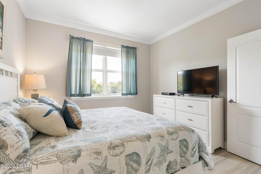 Perched on the top floor for ultimate privacy, this beautifully - photo 36