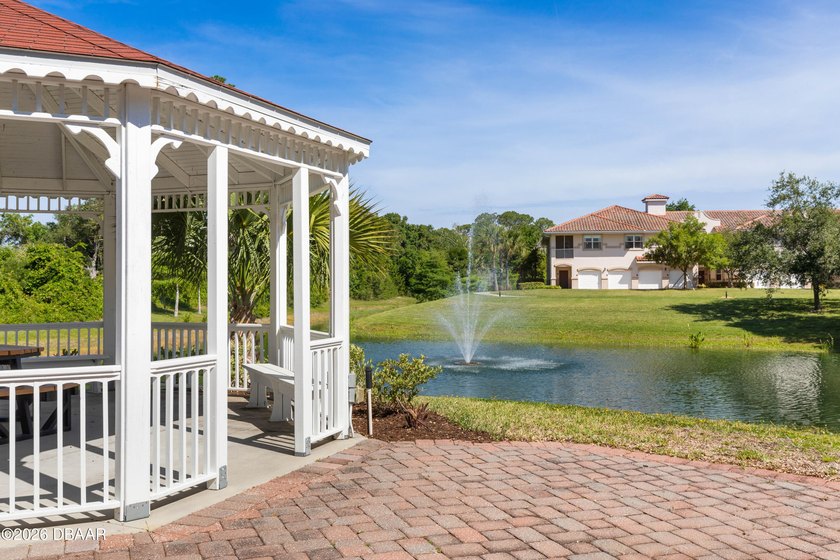 Perched on the top floor for ultimate privacy, this beautifully - photo 43