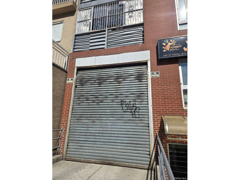Parking space available and sell separately. Bright 2 bedrooms - photo 2