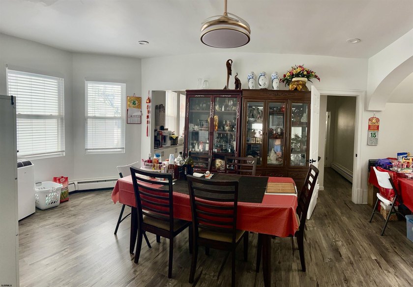 Exceptional opportunity to own a fully renovated legal triplex - photo 12