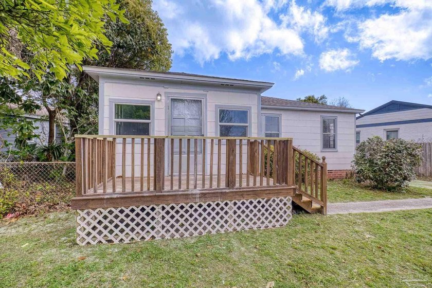 Discover the charm of coastal living in this adorable cottage - photo 3