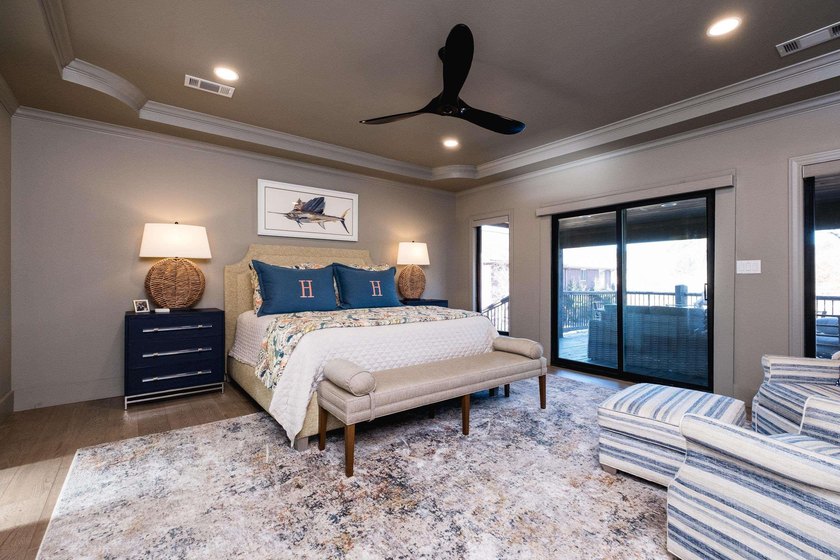 Beautifully updated lakefront home tucked away on a quiet cove - photo 18
