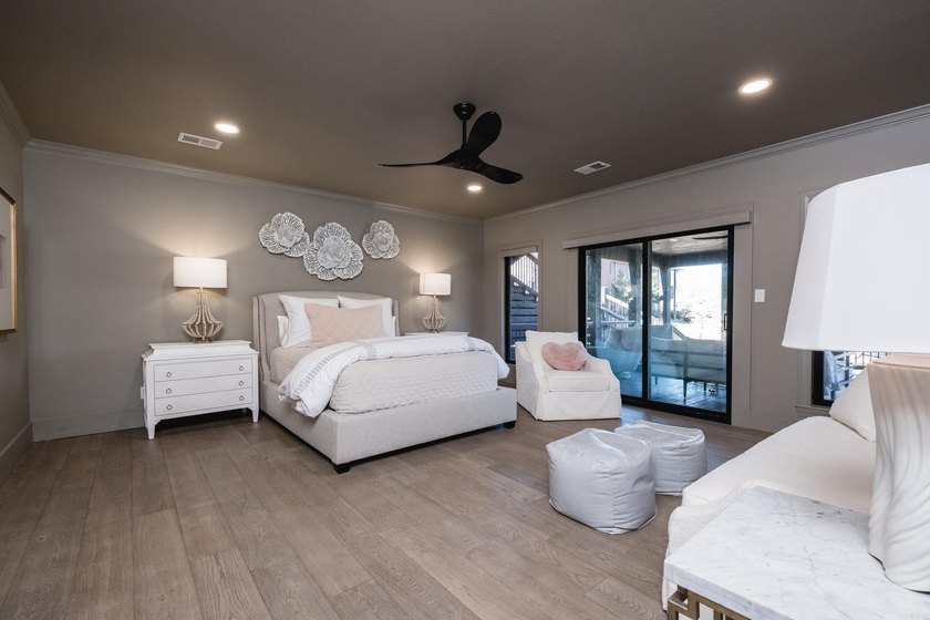 Beautifully updated lakefront home tucked away on a quiet cove - photo 24