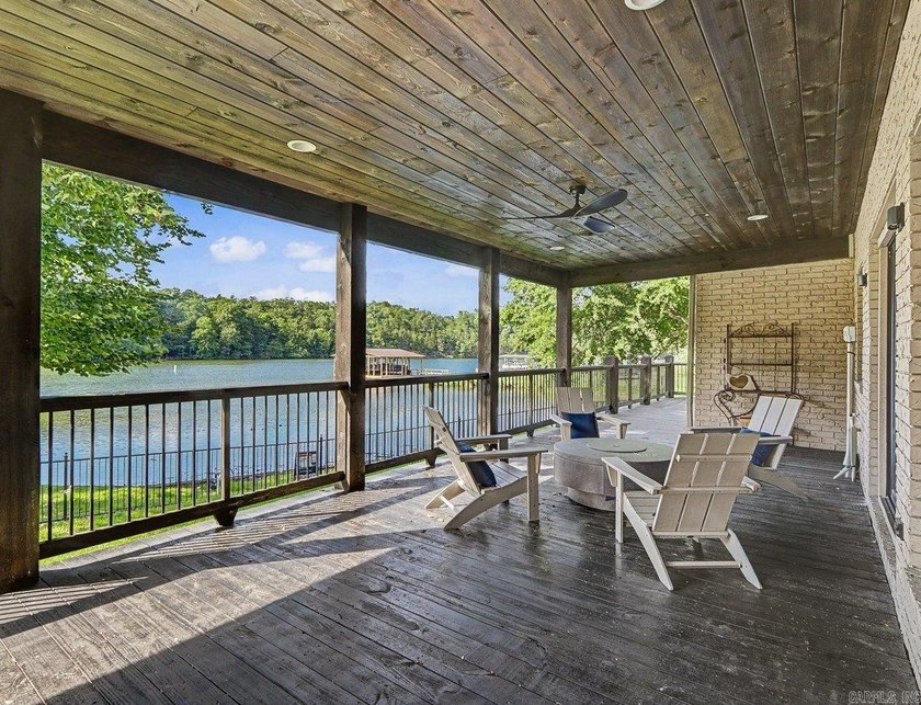 Beautifully updated lakefront home tucked away on a quiet cove - photo 32