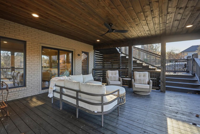 Beautifully updated lakefront home tucked away on a quiet cove - photo 33
